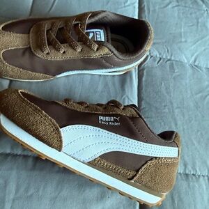 Puma Kids Easy Rider sneakers.  Brown and White